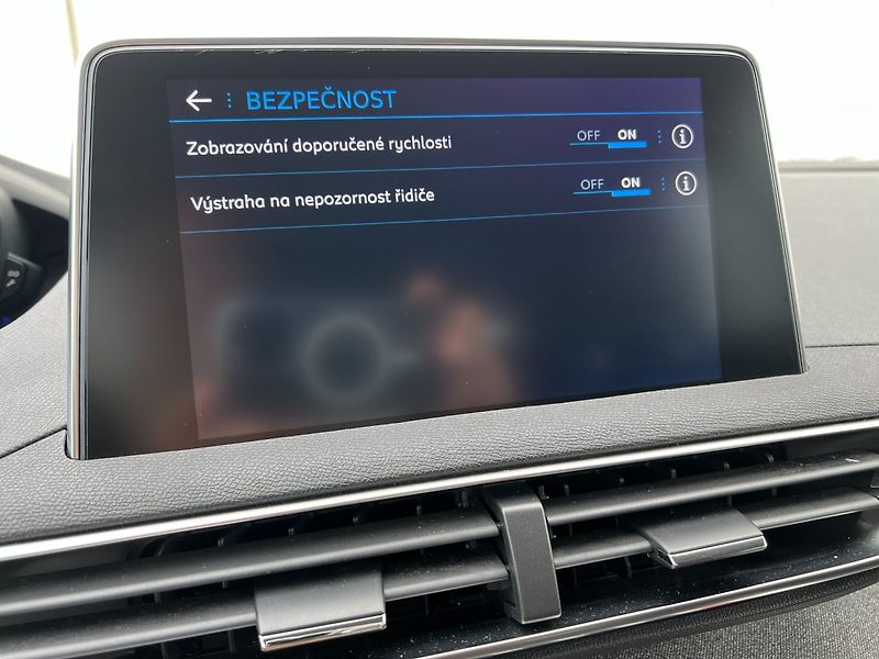 Peugeot 3008 (2019) 1.2PT 96kW! Allure! Tažné! LED - fotka 28 z 38
