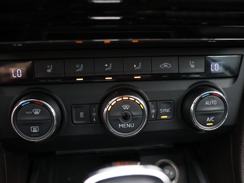 Škoda Superb 2,0 TDI 110kW DSG CZ L&K - fotka 25 z 35