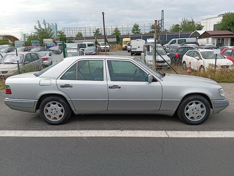 Mercedes-Benz Třídy E E 200 D - fotka 7 z 18