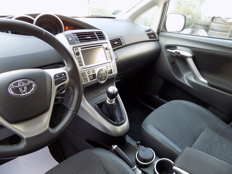 Toyota Verso (2013) 2.0 D-4D/1.Maj.ČR/keyless-go/ - fotka 26 z 47