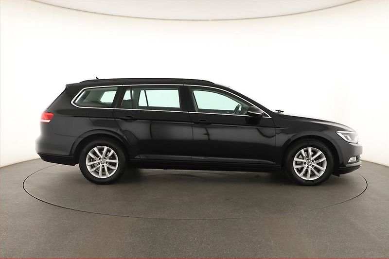 Volkswagen Passat (2016) Comfortline 2.0 TDI, Automat - fotka 6 z 18