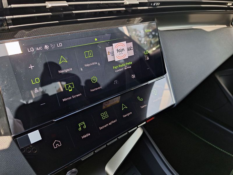 Peugeot 408 (2026) GT Hybrid 145 e-DCS6 - fotka 16 z 19