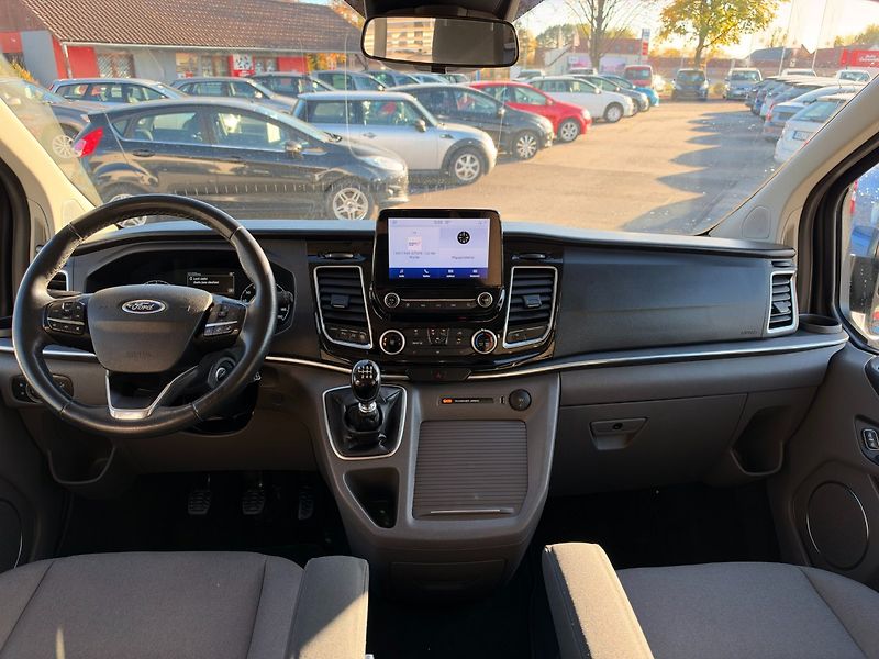 Ford Tourneo Custom (2022) Titanium 2.0TDCi 96kW L2 - fotka 12 z 35
