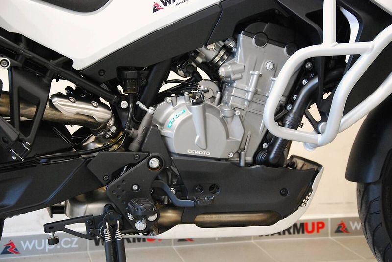 CFMOTO 800 MT (2024) 800MT Explore - DPH, po 1. maj - fotka 6 z 20