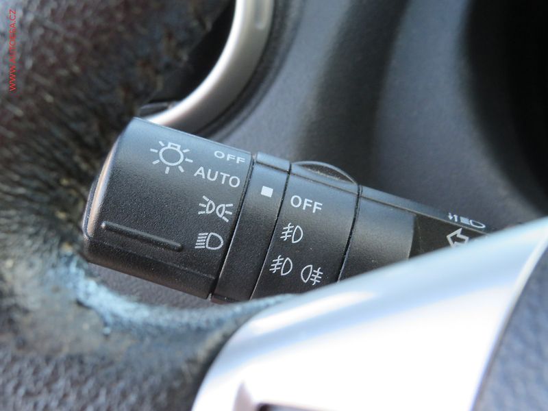 Nissan Qashqai (2009) 2.0i, AC, tempo - fotka 12 z 20