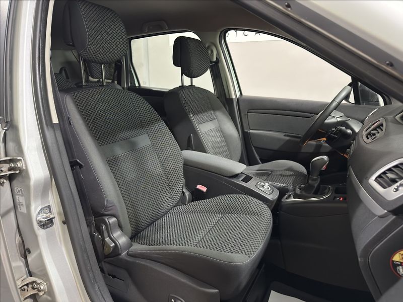 Renault Grand Scénic 1,5   DCI AUTOMAT NAVI ČIDLA - fotka 27 z 36