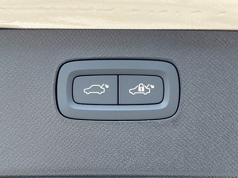 Volvo XC90 PLUS DARK T8 RECHARGE AWD 335k - fotka 10 z 22