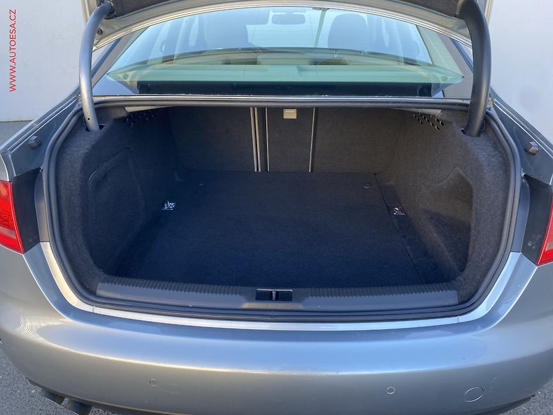 Audi A4 (2010) 2.0 TDi Quattro, Bixen, navi - fotka 7 z 20