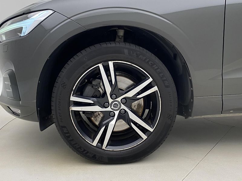 Volvo XC60 T5 AWD R-DESIGN AUT CZ - fotka 34 z 46