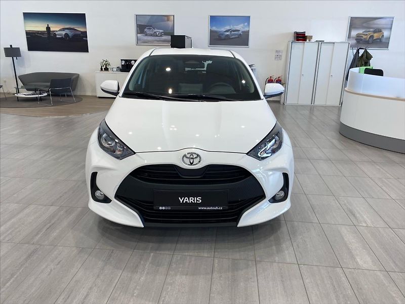 Toyota Yaris (2024) 1,5 hybrid 116 k  Comfort - fotka 2 z 12