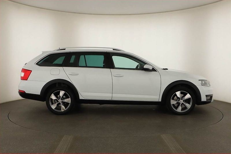 Škoda Octavia (2017) Scout 2.0 TDI, 4X4, Automat - fotka 6 z 13