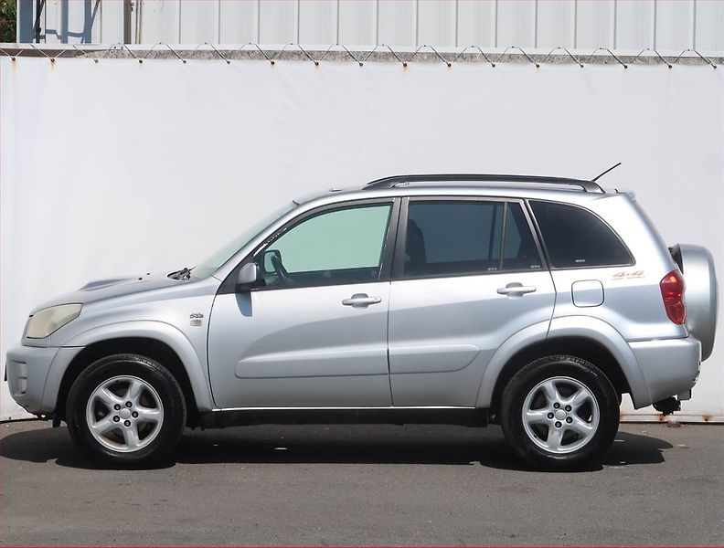 Toyota RAV4 (2002) 2.0 D-4D , 4X4, Park. senzory - fotka 3 z 16