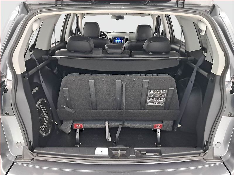 Mitsubishi Outlander (2007) 2.0 DI-D, 4X4, 7 míst - fotka 18 z 20