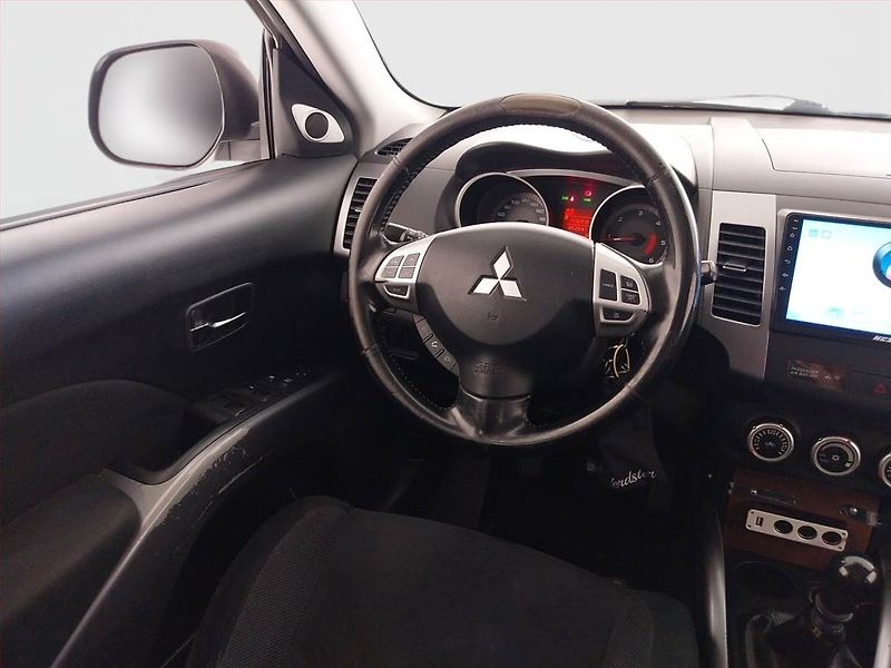 Mitsubishi Outlander (2007) 2.0 DI-D, 4X4, 7 míst - fotka 7 z 20