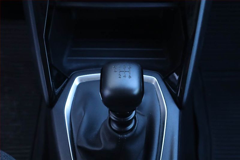 Peugeot 2008 (2020) 1.2 PureTech, Serv.kniha, Navi - fotka 24 z 26