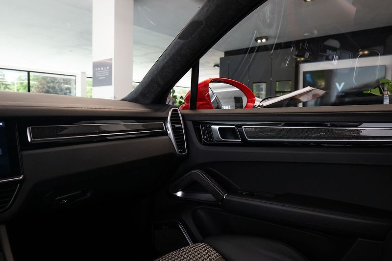 Porsche Cayenne Turbo Coupe Approved/Ceramic/B - fotka 16 z 22