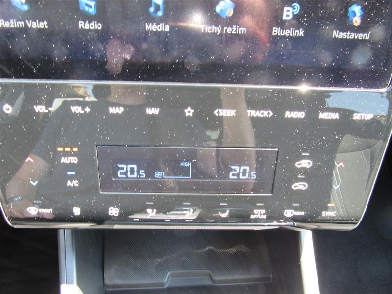 Hyundai Tucson 1,6 CRDi Style AWD AUT - fotka 19 z 35