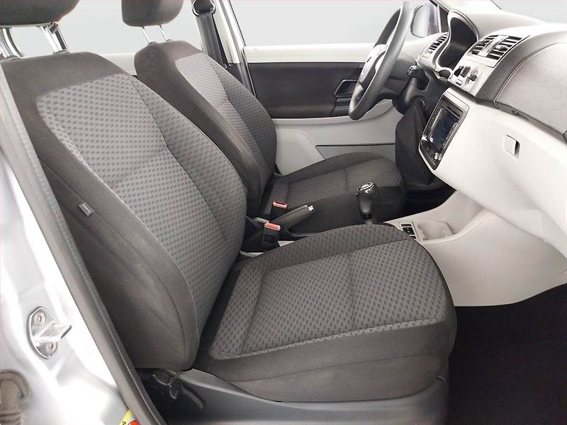 Škoda Fabia (2012) Ambiente 1.2 12V, po STK - fotka 9 z 19