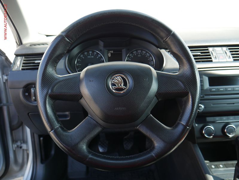 Škoda Octavia (2014) 1.6TDI, AC, temp, STK2/28 - fotka 14 z 14