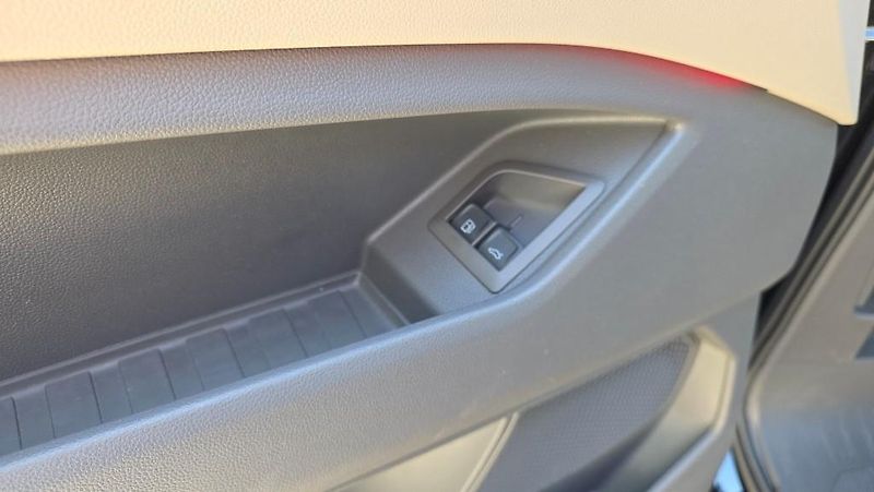 Volkswagen Multivan (2022) 1.4 TSI PHEV 160kW Style - fotka 25 z 51