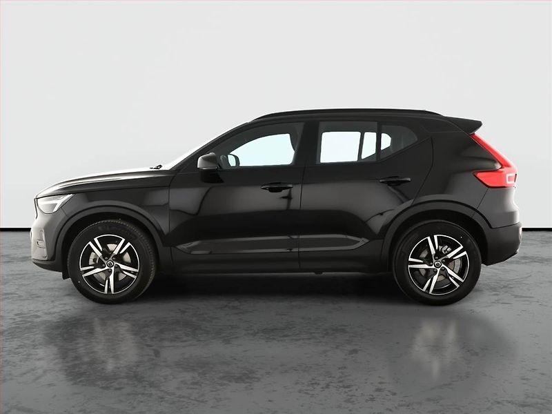 Volvo XC40 (2026) B3 - fotka 3 z 22