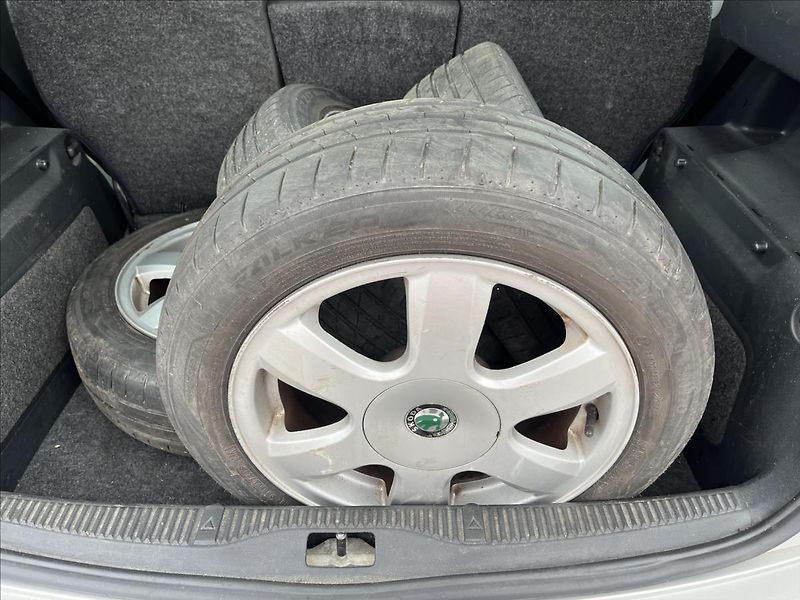 Škoda Roomster 1,4 TDi KLIMA ROZVODY 2x KOLA - fotka 25 z 28