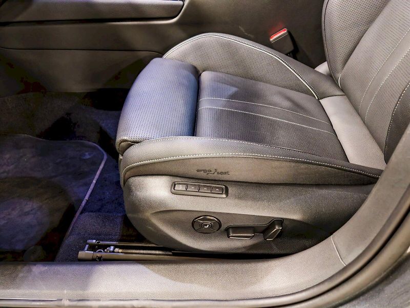 Škoda Superb (2025) Combi 2.0 TSI 195 kW DSG 4x4 S - fotka 26 z 36