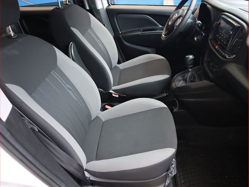 Fiat Dobló (2023) Maxi 1.6 MultiJet, 5Míst, SR - fotka 9 z 17