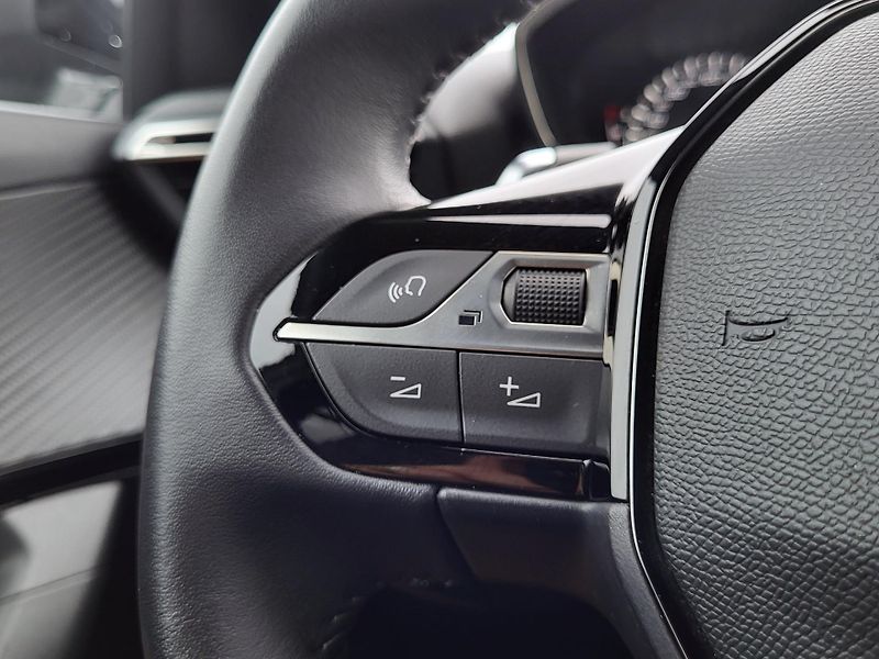 Peugeot 2008 ALLURE 1.2 PureTech 130k EAT8 - fotka 22 z 45