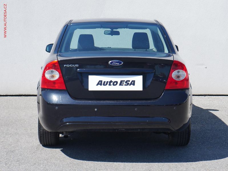 Ford Focus (2008) 1.6 i, ČR, xenon, autoAC - fotka 5 z 17