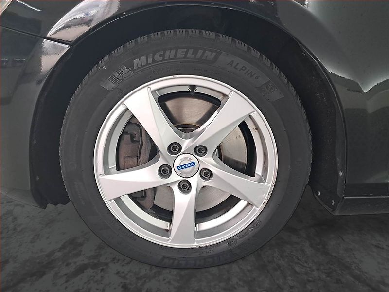 Volvo V40 (2016) 2.0 D2, Automat, Serv.kniha - fotka 15 z 17