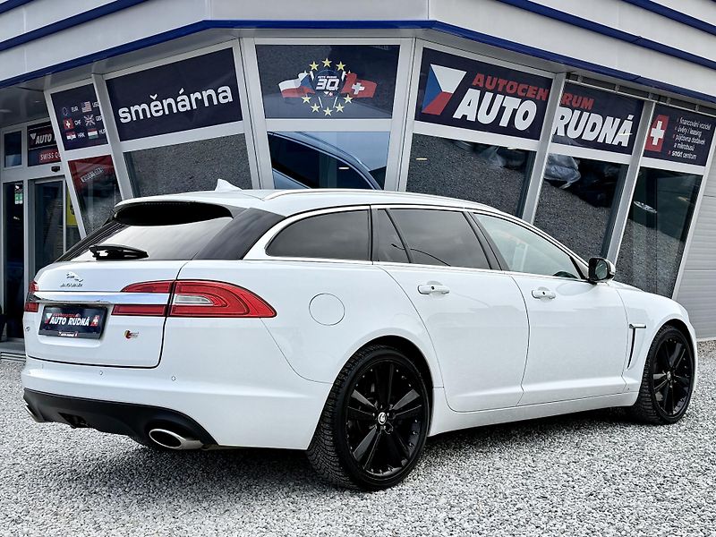 Jaguar XF 3,0 V6 Sportbrake REZERVACE - fotka 8 z 37