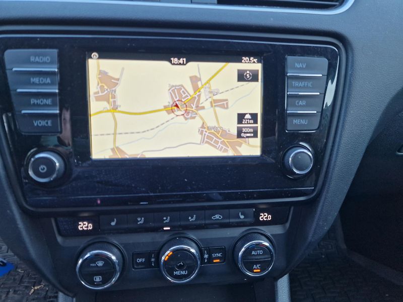 Škoda Octavia 1,6TDI 81KW JOY NAVI - fotka 12 z 19