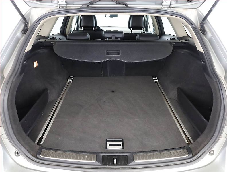 Toyota Avensis (2013) 2.2 D-4D, Automat, Navi - fotka 17 z 17