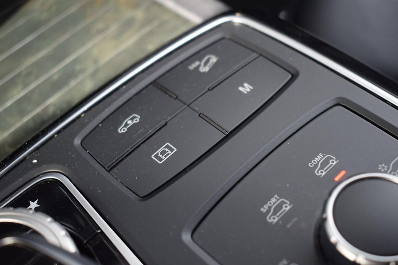 Mercedes-Benz GLE (2019) 350d AMG/Coupe/Tažné/KeyLess/ - fotka 17 z 40