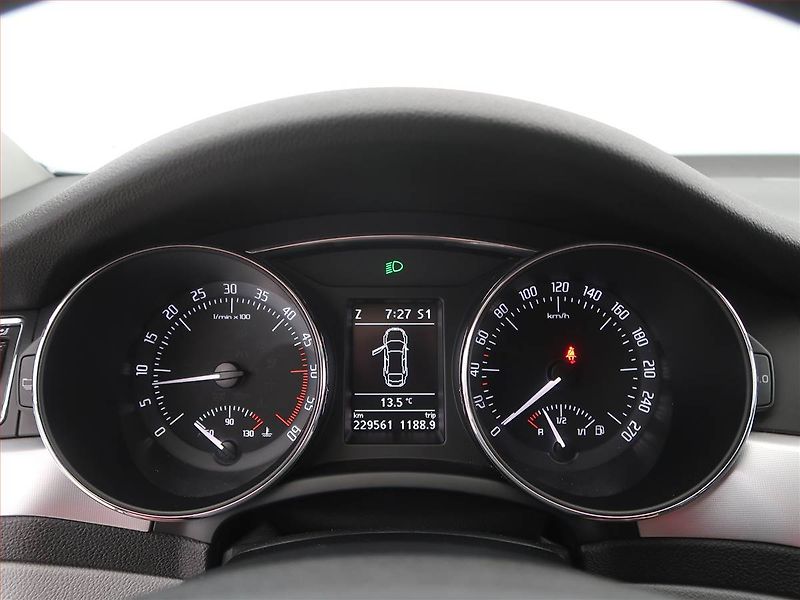 Škoda Superb (2010) Elegance 2.0 TDI, Automat - fotka 9 z 15