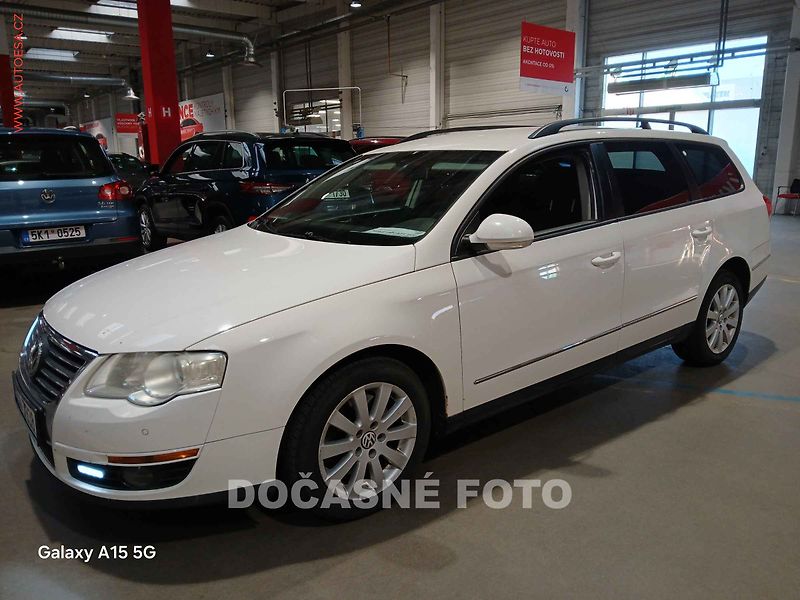 Volkswagen Passat (2008) 1.9TDi, AC, park.čidla - fotka 1 z 3
