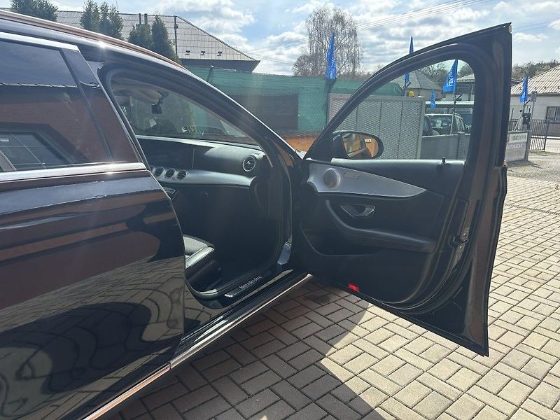 Mercedes-Benz Třídy E E 220d 4MATIC All-TerrainT - fotka 21 z 22