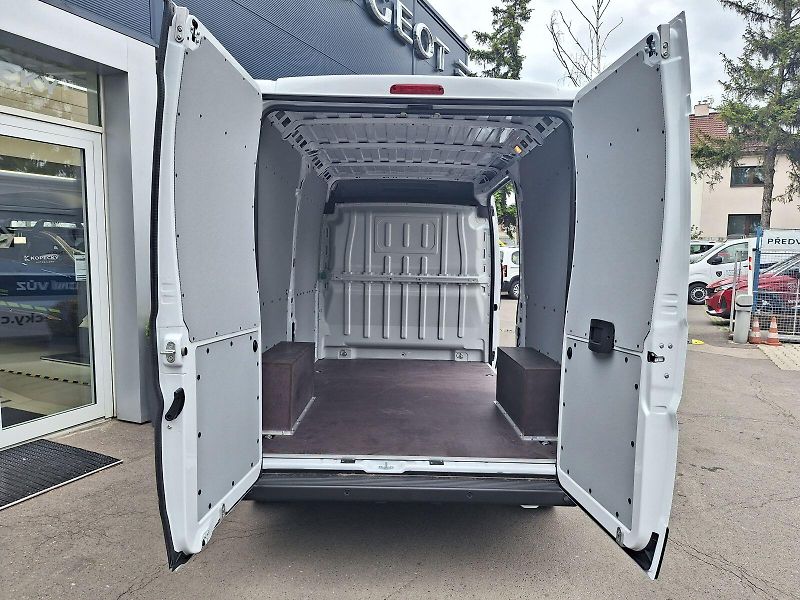 Peugeot Boxer (2024) FG 3300 L2H2 BHDi 140k MAN6 - fotka 11 z 12