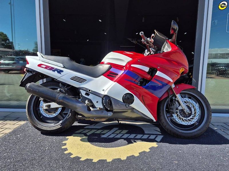 Honda CBR 1000 F (1996) - fotka 3 z 18
