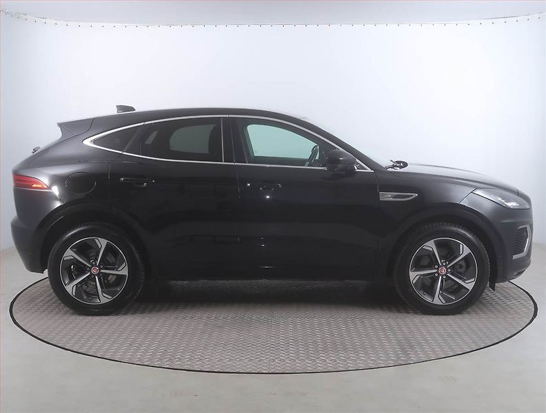 Jaguar E-Pace (2021) P300e AWD, 4X4, Automat - fotka 6 z 23