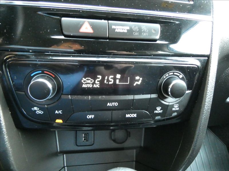 Suzuki Vitara 1,4 T 103kW 4x4 automat,závěs - fotka 30 z 49