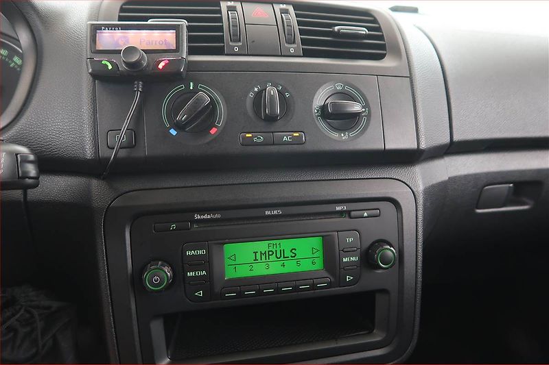Škoda Fabia (2013) 1.2 TSI, po STK, rezervace - fotka 12 z 14