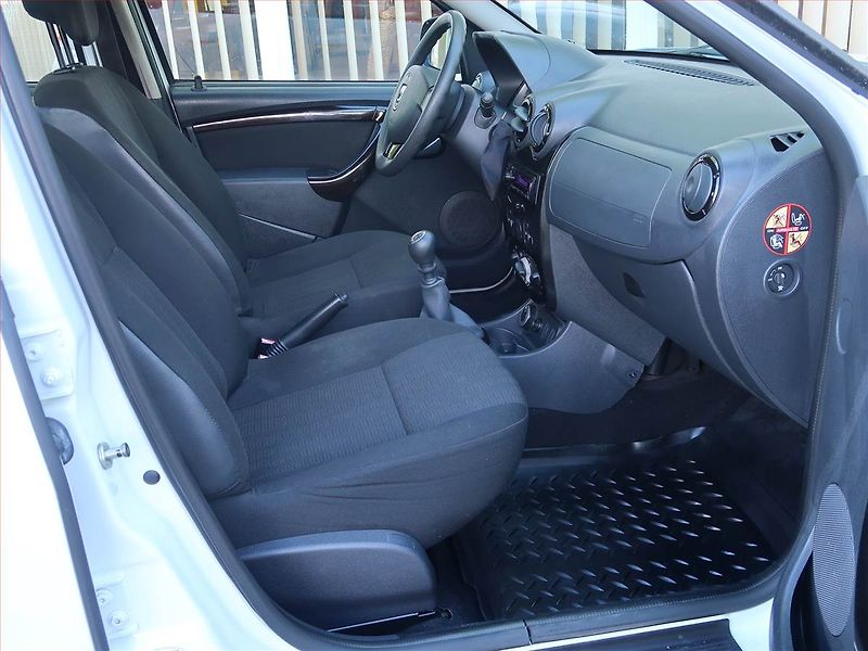Dacia Duster (2012) 1.6 16V, 4X4 - fotka 9 z 13