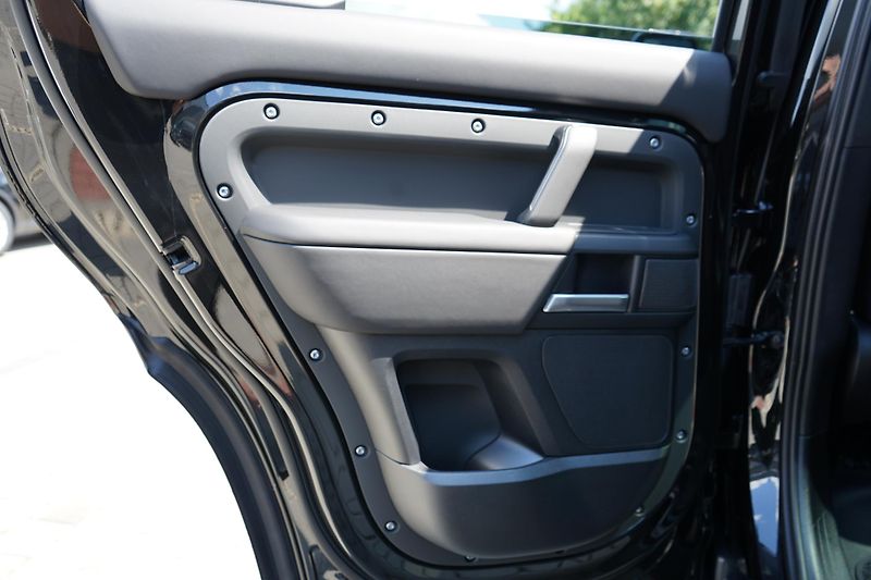 Land Rover Defender (2026) 110 X-Dynamic HSE P425     - fotka 15 z 37
