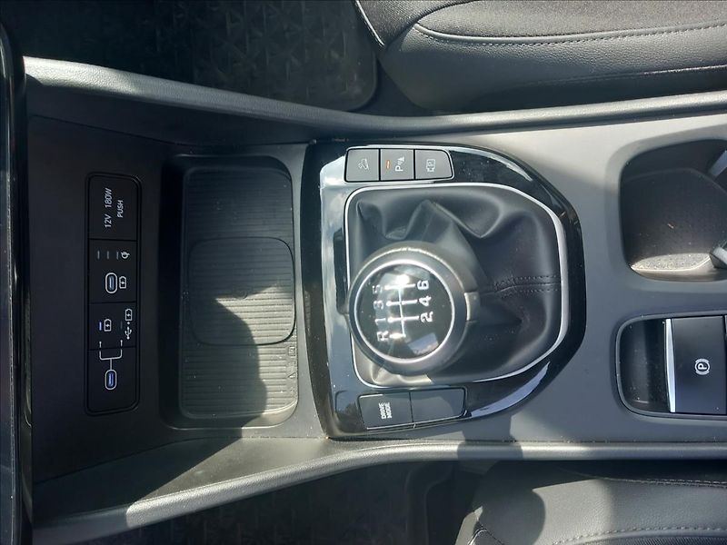 Hyundai Tucson 1,6 T-GDI MT 2WD PREMIUM - fotka 12 z 23