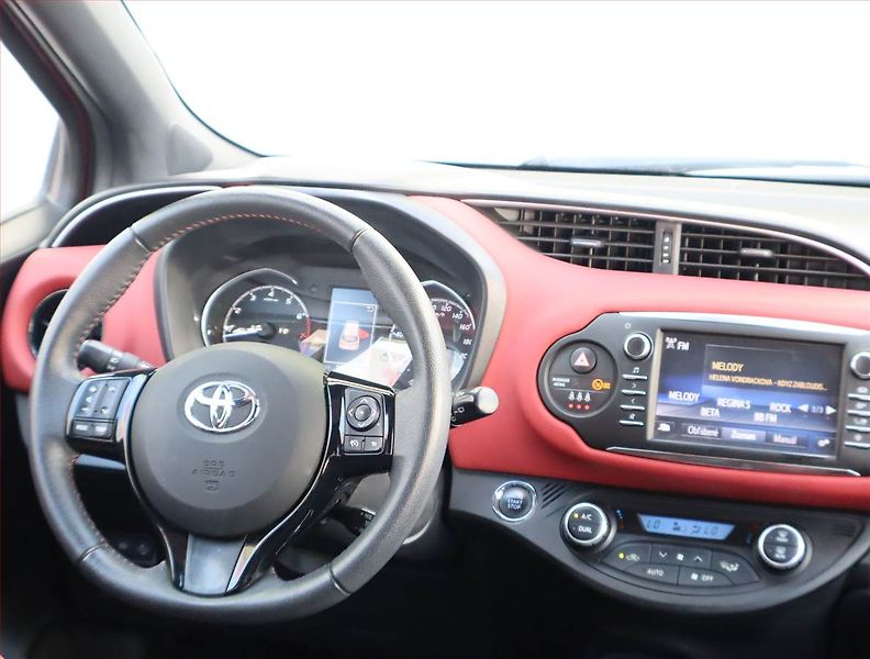 Toyota Yaris (2018) 1.5 Dual VVT-i, Tempomat - fotka 7 z 16