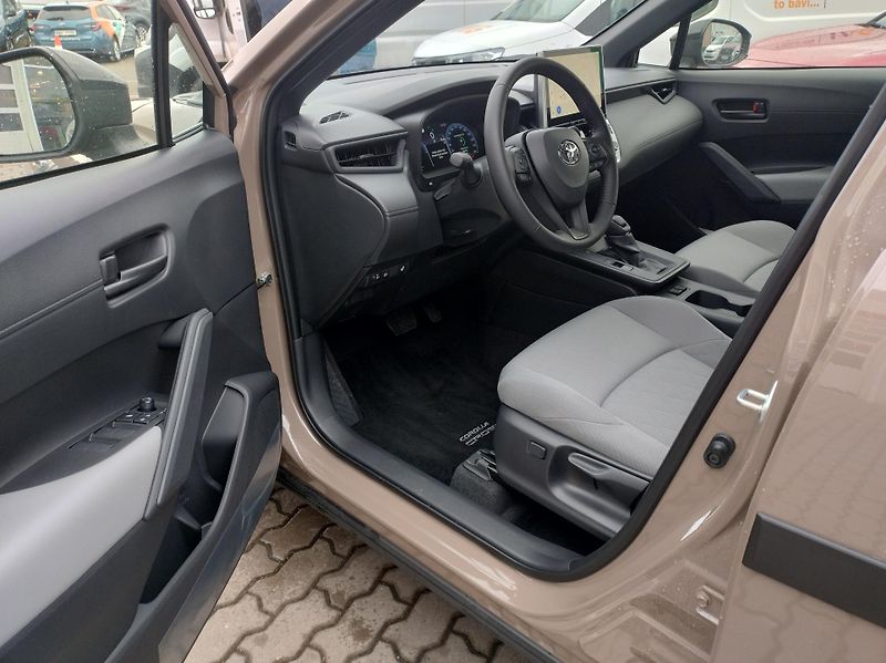 Toyota Corolla Cross (2026) 1.8 FHEV Comfort Business+ - fotka 8 z 17