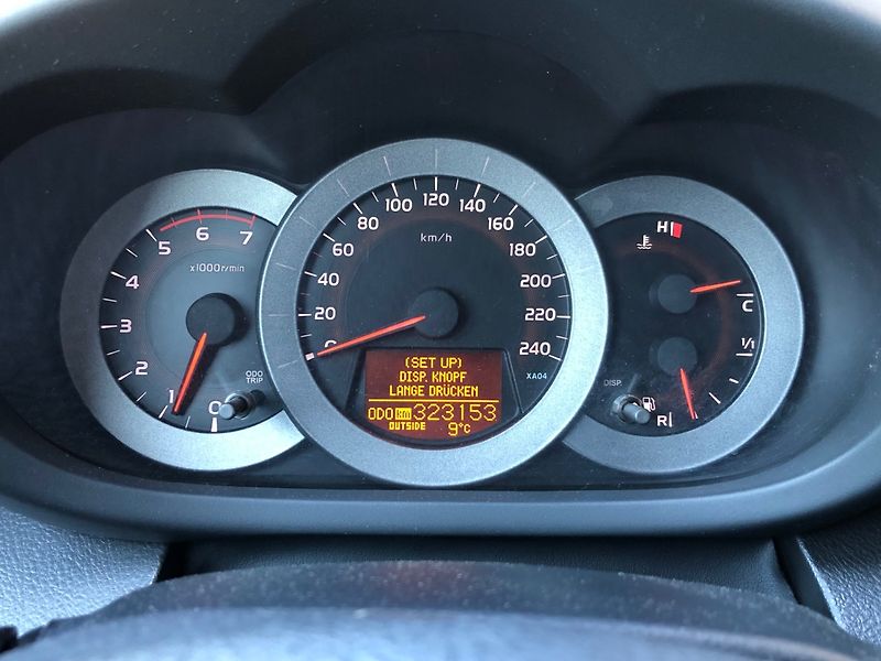 Toyota RAV4 (2007) 2.2 D-CAT, 4x4 - fotka 18 z 28