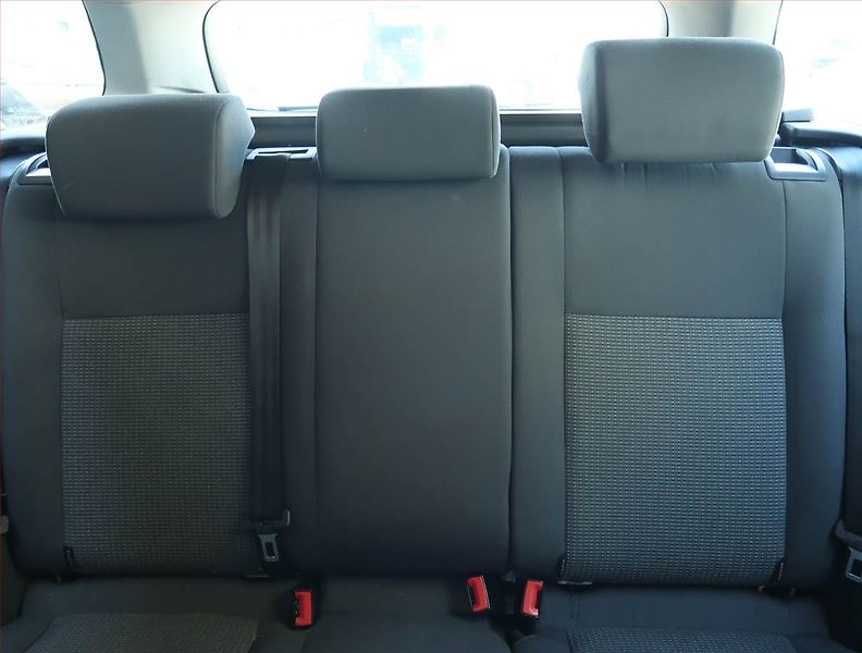 Volkswagen Golf (2009) 1.9 TDI, nová STK, Klima - fotka 10 z 14